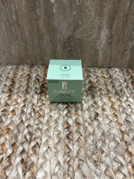 Clinique Other - Clinique Daily Calm Soothing Repair Cream